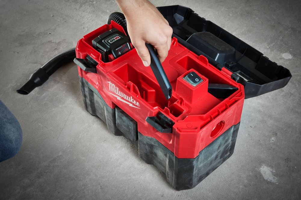 MILWAUKEE ASPIRATORE A BATTERIA 12V - Elettrodomestici In vendita